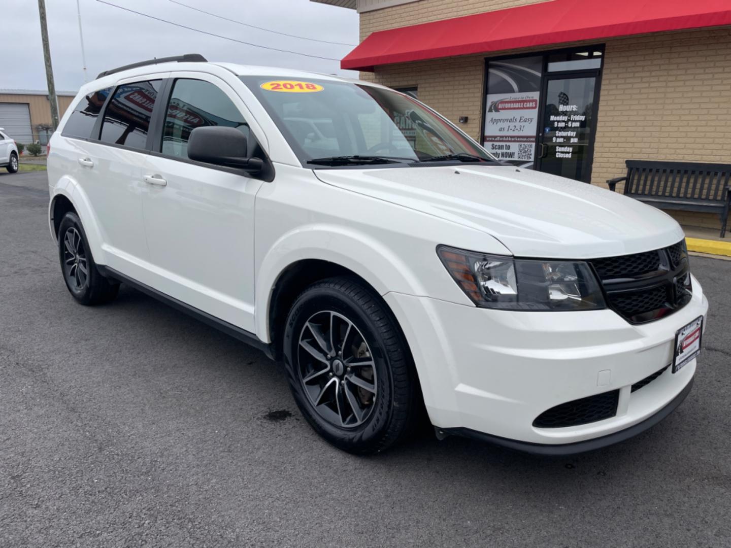 2018 White Dodge Journey (3C4PDCAB1JT) with an 4-Cyl, 2.4 Liter engine, Automatic, 4-Spd w/AutoStick transmission, located at 8008 Warden Rd, Sherwood, AR, 72120, (501) 801-6100, 34.830078, -92.186684 - Photo#1